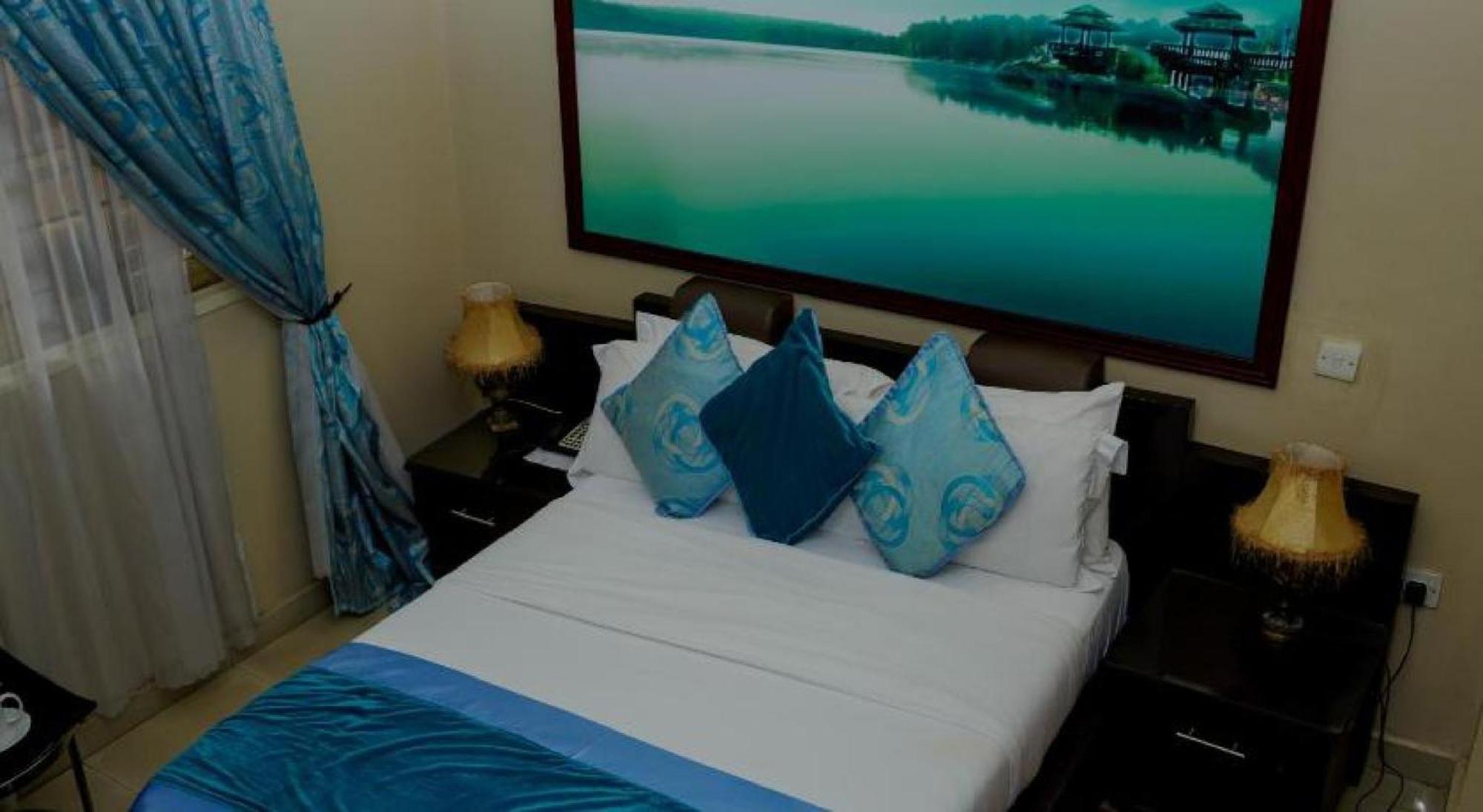 Room In Lodge - Apartment Royale Hotel-3 Bd Apartment Ikeja Exterior foto